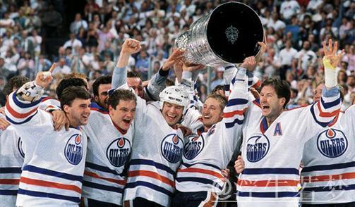 常规赛集锦:埃德蒙顿油人3-2力克卡尔加里火焰 常规赛集锦:埃德蒙顿油人3-2力克卡尔加里火焰