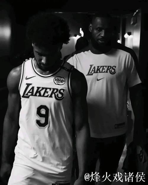 詹姆斯父子联手创NBA历史新篇章！