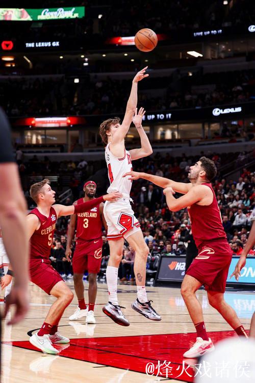 骑士大胜公牛开季14连胜 鹈鹕力克掘金止5连败